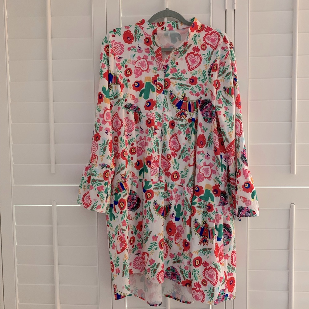 White colorful dress cool material. 3/4 ruffled sleeves. 2X